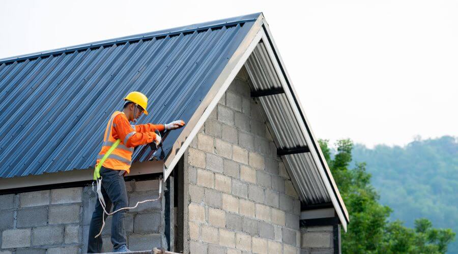 Expert top industrial roofings services in Ipava, IL